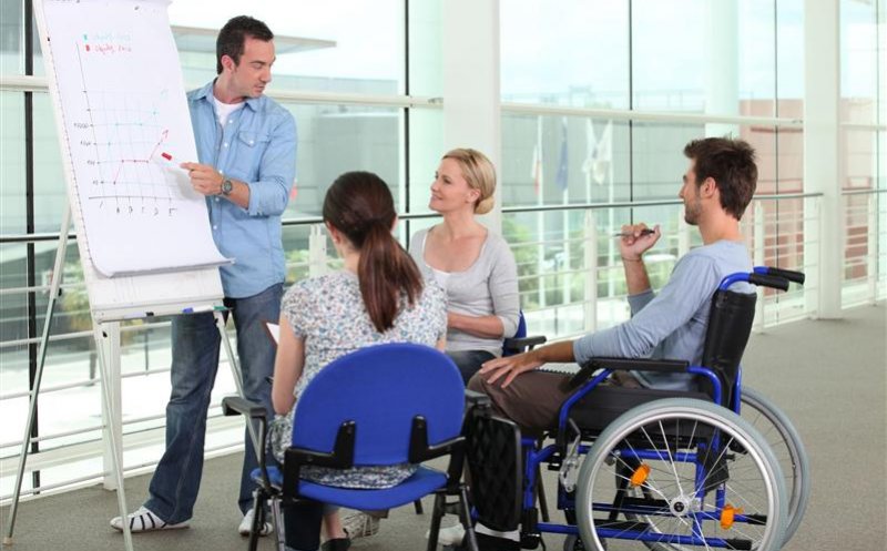Programe pentru persoanele cu dizabilităţi